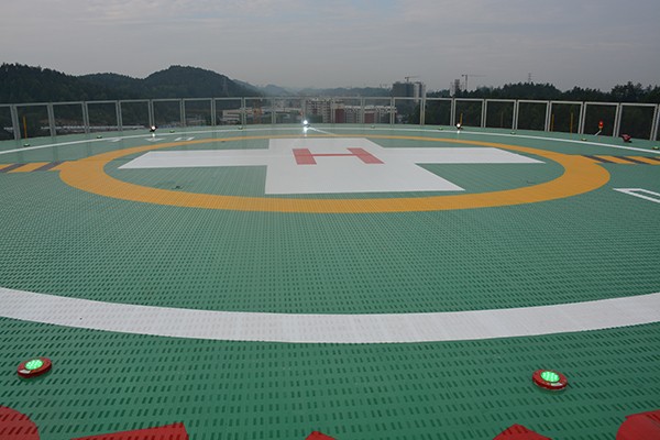 建造屋頂直升機停機坪時，有什么場地條件？